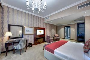 Cama ou camas em um quarto em Donatello Hotel