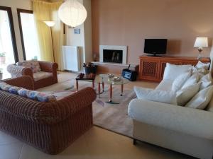 A television and/or entertainment centre at House with View in Amfithea