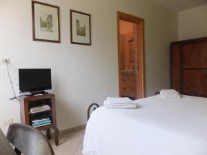 TV a/nebo společenská místnost v ubytování Cascina Antonini