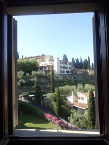 a window with a view of a garden at Villa Morghen in Settignano