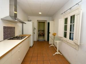 Una cocina o zona de cocina en Holiday Home Sant Felip by Interhome