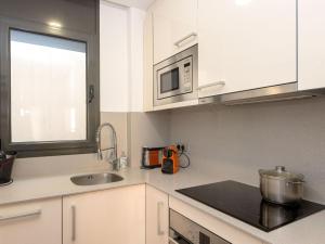 Kuhinja ili čajna kuhinja u objektu Apartment Poblenou by Interhome