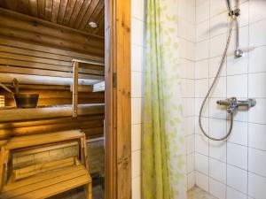 Koupelna v ubytování Holiday Home Kallionnenä by Interhome