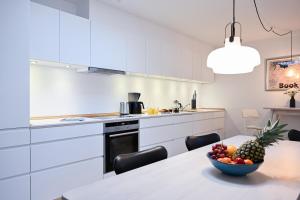 Sanders Tower - Dreamy Two-Bedroom Apartment In Charming Copenhagenにあるキッチンまたは簡易キッチン
