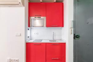 Kuchyň nebo kuchyňský kout v ubytování Fabuloso estudio en pleno centro de Madrid. + 10 fotografií