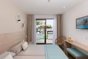 Postel nebo postele na pokoji v ubytování HSM Linda Playa + 37 fotografií