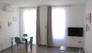 Televízia a/alebo spoločenská miestnosť v ubytovaní Balaustrada Apartments