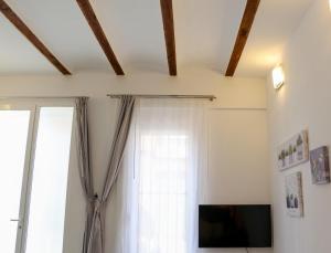 Televízia a/alebo spoločenská miestnosť v ubytovaní Balaustrada Apartments