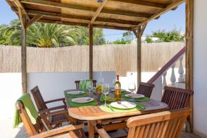 Ein Balkon oder eine Terrasse in der Unterkunft Villa Serena by Mauter Villas