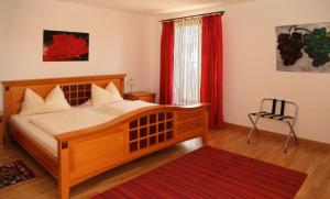Postel nebo postele na pokoji v ubytování Hotel Weinblatt