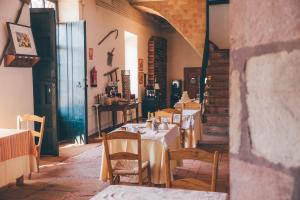 Reštaurácia alebo iné gastronomické zariadenie v ubytovaní Molino La Nava