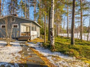 Kış mevsiminde Holiday Home Hukka 7 by Interhome