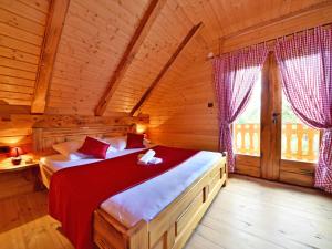 Posteľ alebo postele v izbe v ubytovaní Chalet Lana by Interhome