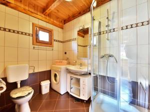Kúpeľňa v ubytovaní Chalet Lana by Interhome