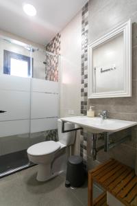 Koupelna v ubytování CASA CUARTEL EL VELERO