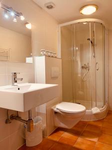 Hotel Zum Strand tesisinde bir banyo