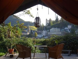 Nespecifikovaný výhled na hory nebo výhled na hory při pohledu z luxury tent + 19 fotografií