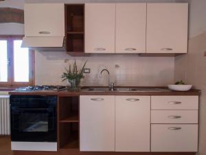 Кухня или мини-кухня в Apartment Il Secondo-3 by Interhome
