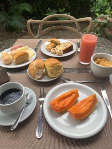 As opções de pequeno-almoço disponíveis para os hóspedes de Hotel Monte Pascoal Smart