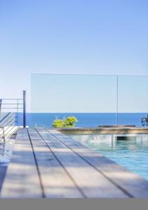 a swimming pool with the ocean in the background at Casa Dalessio 2 - Superbe Villa Piscine Vue Mer in Brando