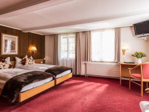 Ένα ή περισσότερα κρεβάτια σε δωμάτιο στο Hotel Oberland