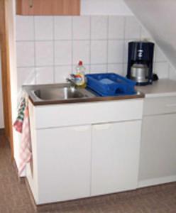 a kitchen counter with a sink and a coffee maker at Ferienzimmer unterm Reetdach in Pl in Neuendorf