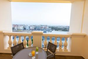 Rõdu või terrass majutusasutuses Remaj Hotel