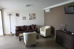 a living room with a couch and a chair at E Cabanacce in Aléria