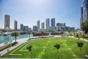 Gallery image of 5 Sparkle Tower Apt by Swarovski, Dubai Marina in Dubai