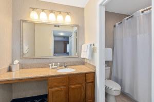 Vannituba majutusasutuses Residences at Daniel Webster