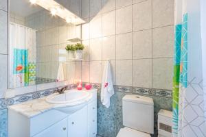 Kúpeľňa v ubytovaní Apart-rent Villa Creus 0038