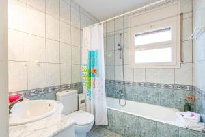 Kúpeľňa v ubytovaní Apart-rent Villa Creus 0038