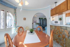 Kuchyňa alebo kuchynka v ubytovaní Apart-rent Villa Creus 0038