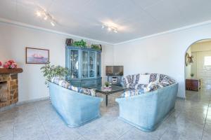 Televízia a/alebo spoločenská miestnosť v ubytovaní Apart-rent Villa Creus 0038