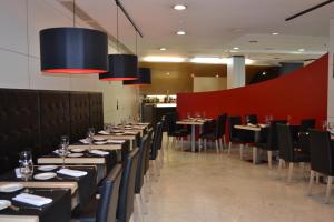 Reštaurácia alebo iné gastronomické zariadenie v ubytovaní Hotel Spa Odeón