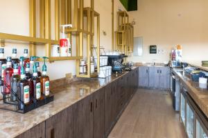 Köök või kööginurk majutusasutuses Remaj Hotel