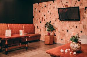 TV a/nebo společenská místnost v ubytování Smart Hostel