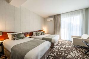 Кровать или кровати в номере Quality Hotel Pau Centre Bosquet