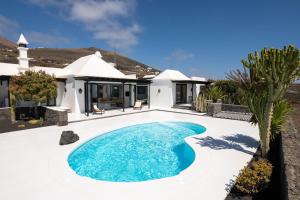 a swimming pool in front of a house at La Cabaña in La Asomada