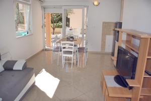 TV a/nebo společenská místnost v ubytování Apartment Olive Garden