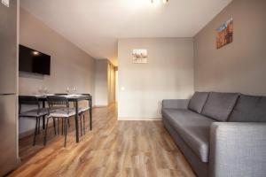 A television and/or entertainment centre at Studio Alboran