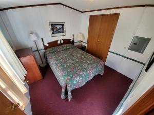 Postel nebo postele na pokoji v ubytování Lake View Motel
