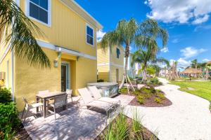 Ein Garten an der Unterkunft Margaritaville Cottages Orlando with H2O Waterpark by Rentyl