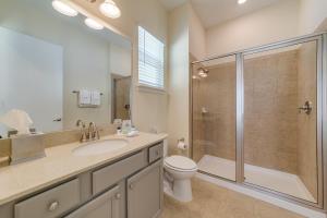 Ein Badezimmer in der Unterkunft Margaritaville Cottages Orlando with H2O Waterpark by Rentyl