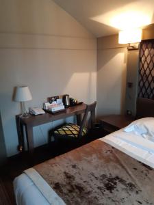 Postel nebo postele na pokoji v ubytování Logis Auberge Saint Simond