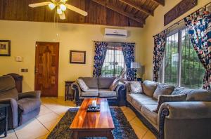 Posezení v ubytování Seaside Inn Roatan