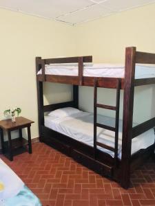 Postelja oz. postelje v sobi nastanitve BlueRock Hostal