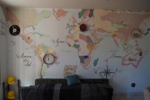 Uma área de estar em Hostel Wanderlust