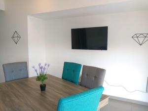 A television and/or entertainment centre at San Angel Luxury apartment 2BR 2BA 1Parking