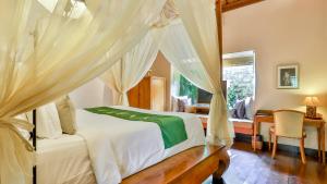 Ein Bett oder Betten in einem Zimmer der Unterkunft DISINI Luxury Spa Villas-CHSE Certified
